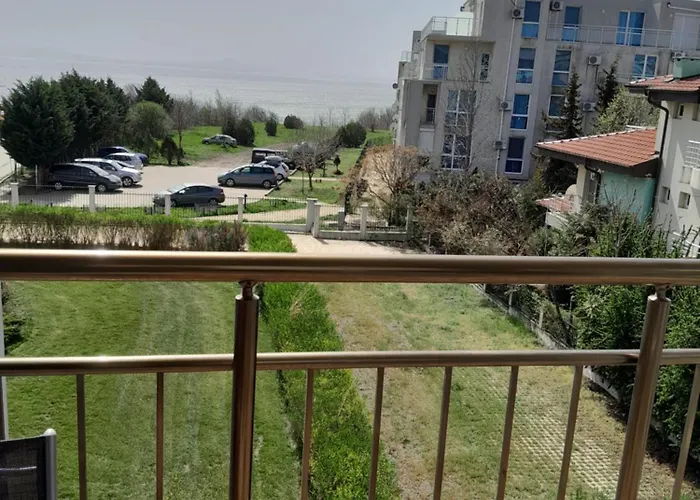 студио орхидея сарафово лукс с изглед към морето * Burgas City